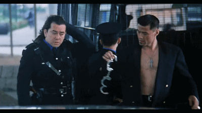 黄秋生装警察强行劫囚车